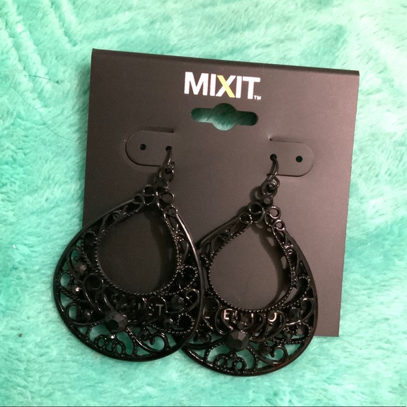 Black plated earrings - Picture 1 of 3